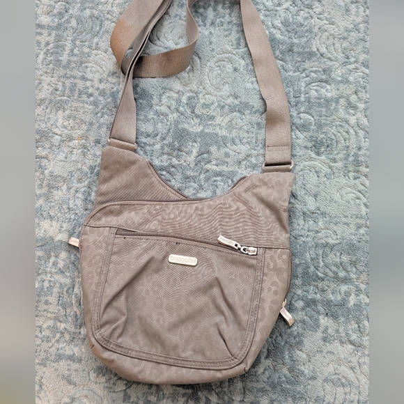 Baggallini Gray Crossbody Bag - Picture 1 of 7
